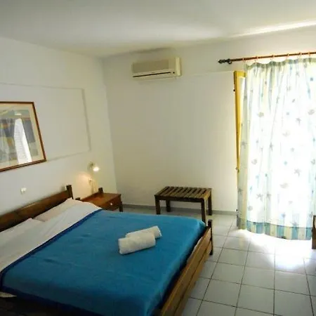 アクロポリス アパートホテル ヘルソニソス