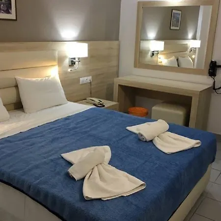 Acropolis Aparthotel 3*