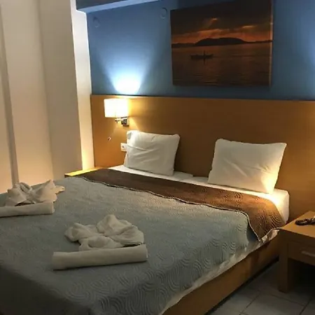 アクロポリス アパートホテル ヘルソニソス