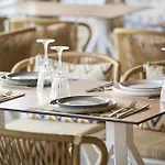 Acropolis Aparthotel 3*