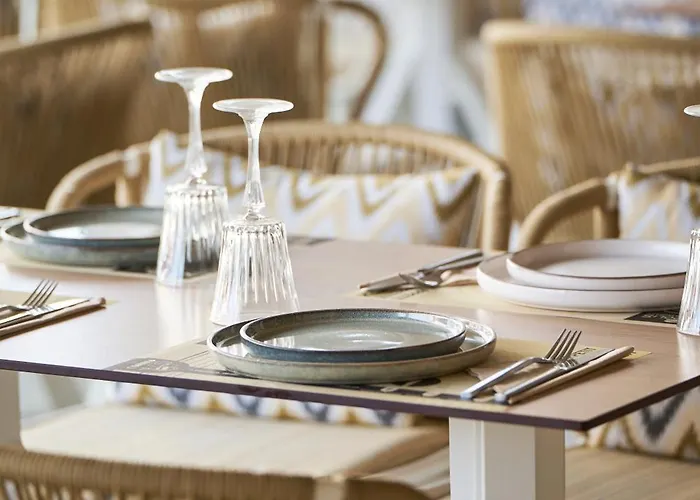 Acropolis Aparthotel 3*