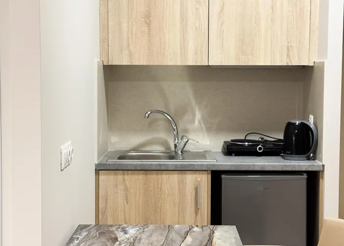 Acropolis Aparthotel 3*