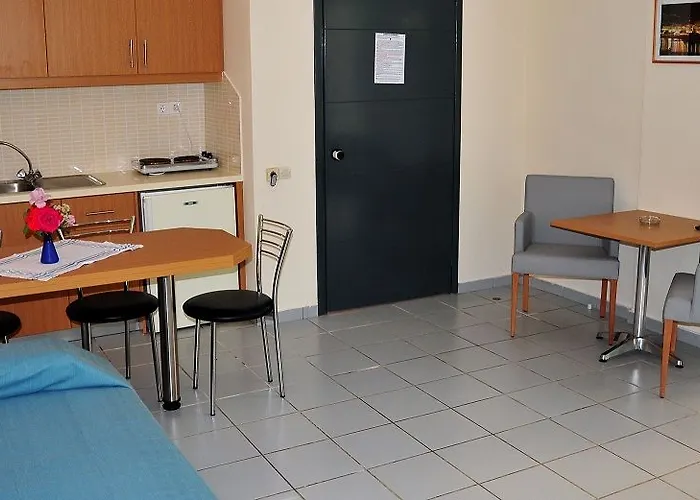 Acropolis Aparthotel 3*